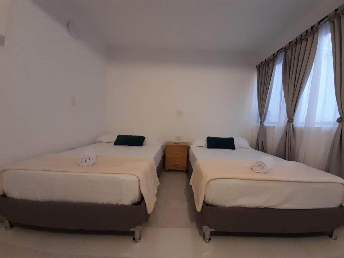 Road Living Home 메딜린 외부 사진