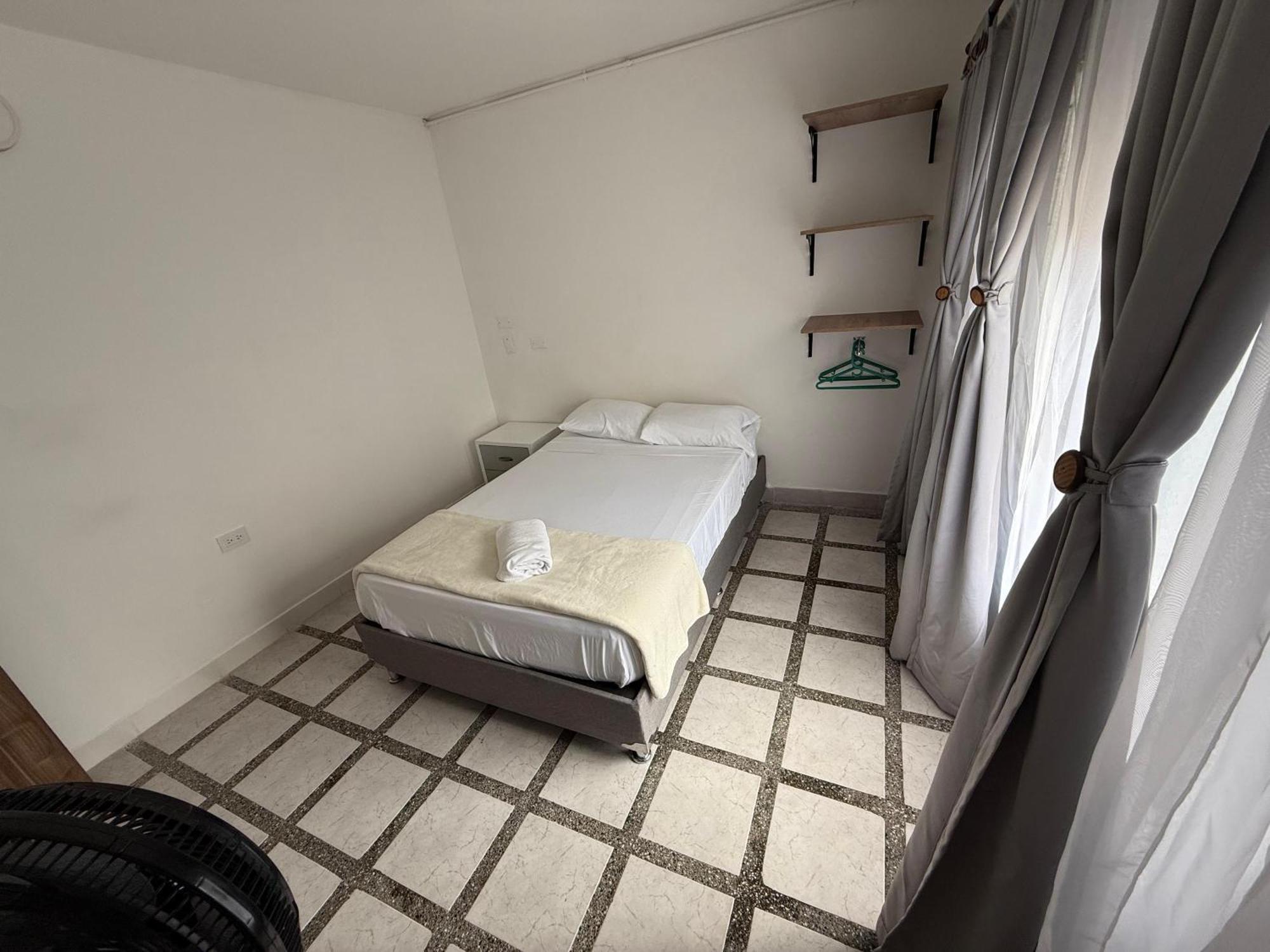 Road Living Home 메딜린 외부 사진