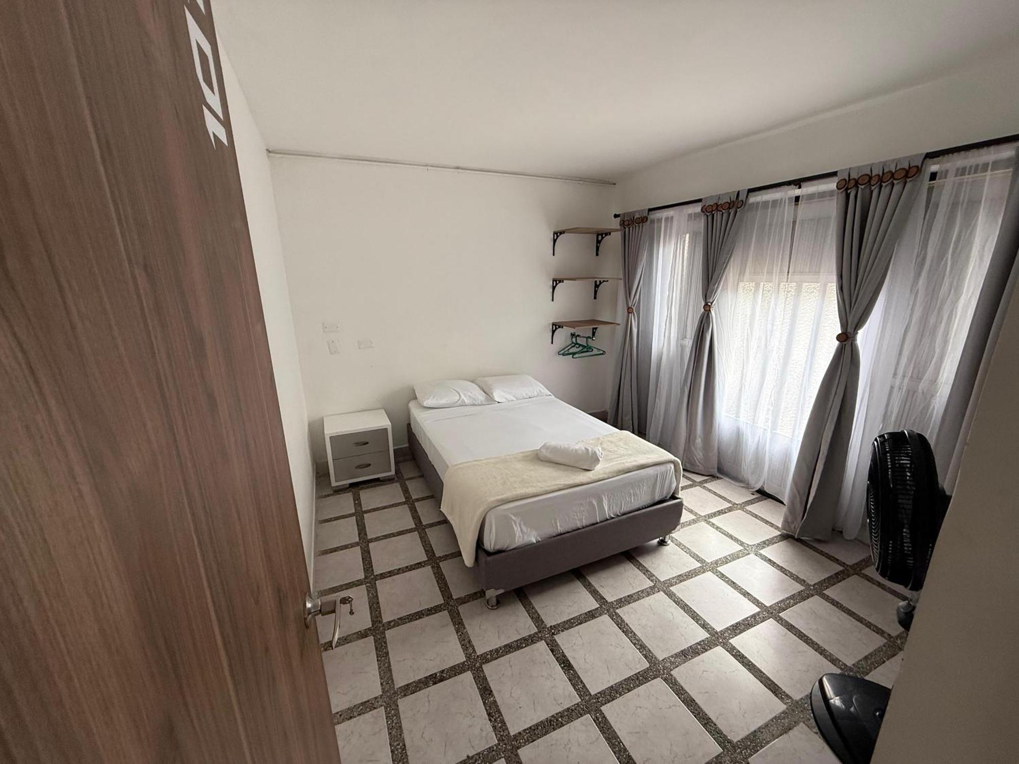 Road Living Home 메딜린 외부 사진