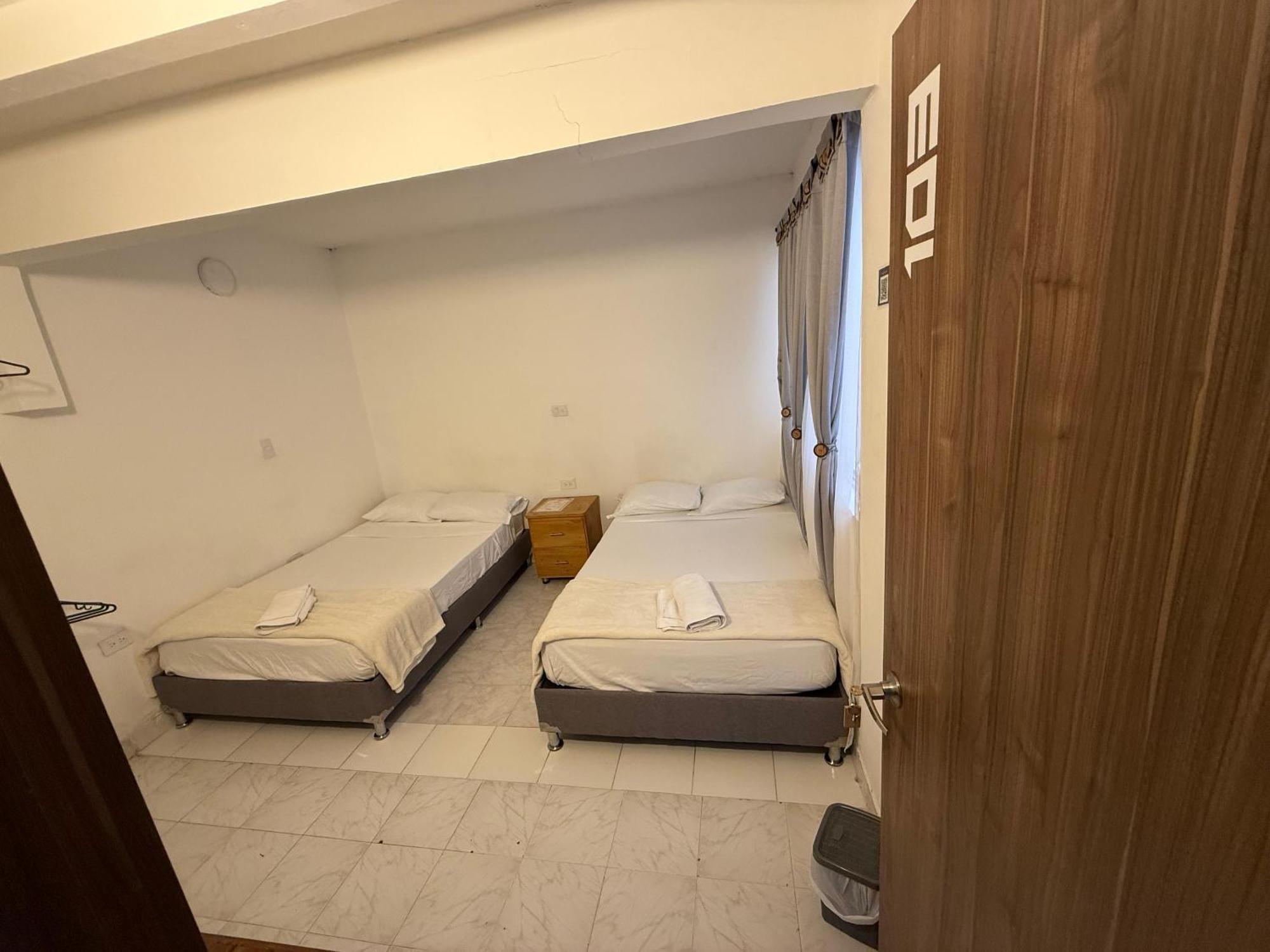 Road Living Home 메딜린 외부 사진