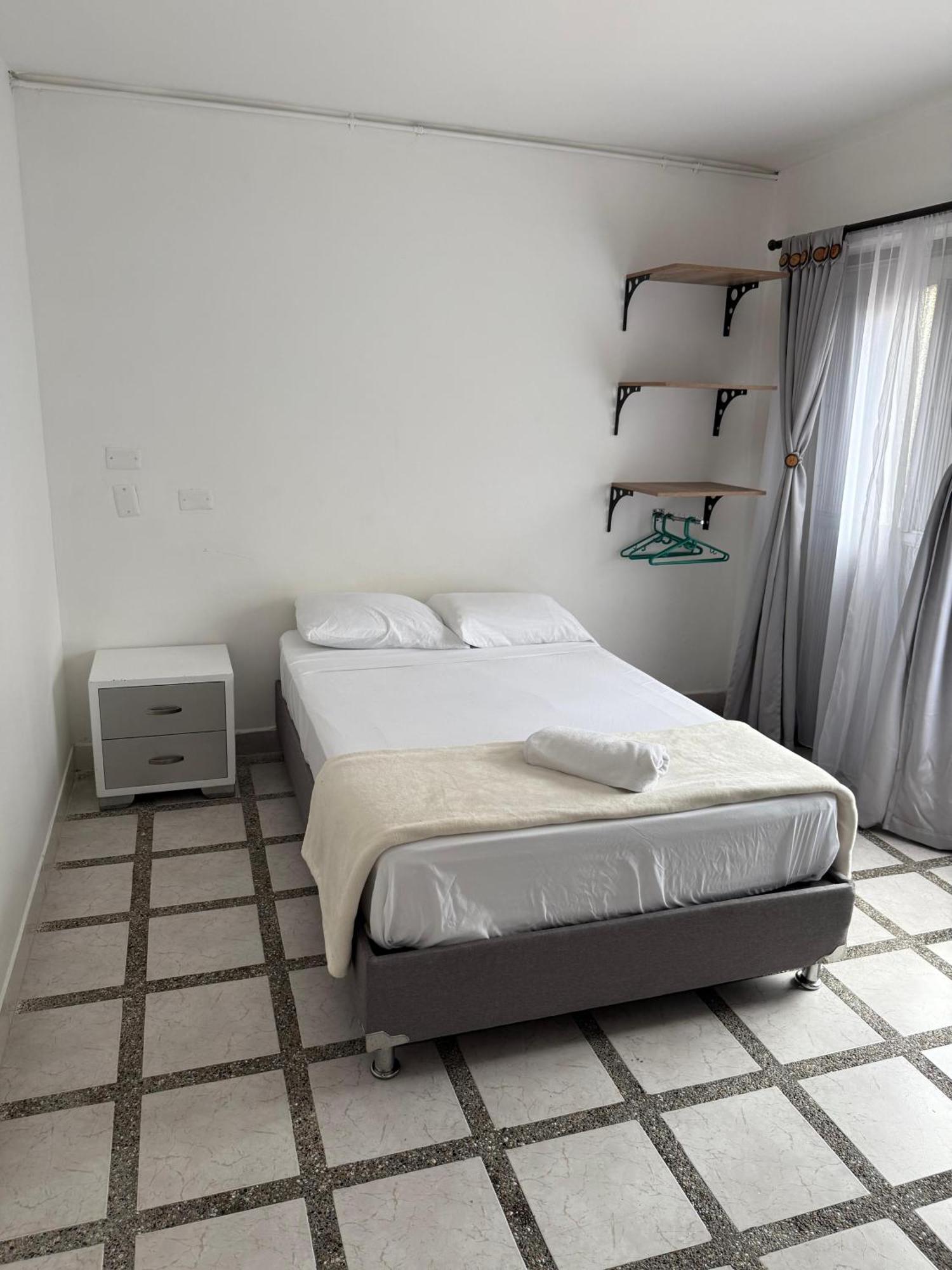 Road Living Home 메딜린 외부 사진